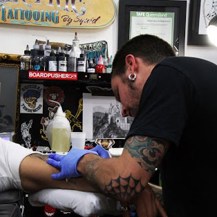 Squid doing a sick tattoo man!